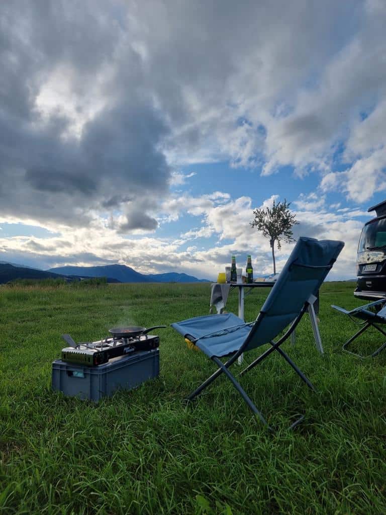 Sonnenliege auf Wiese